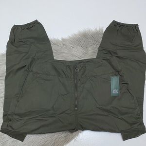 Wild Fable Zip Up with Cargo Pocket Casual Capri Pants .